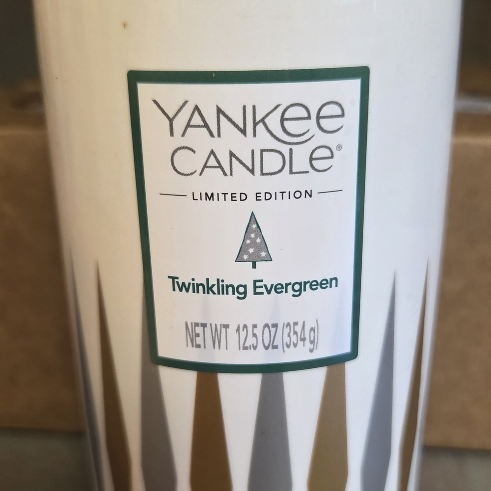 🔺️🆕️🔺️Yankee Candle Twinkling Evergreen.🎄🕯🎄